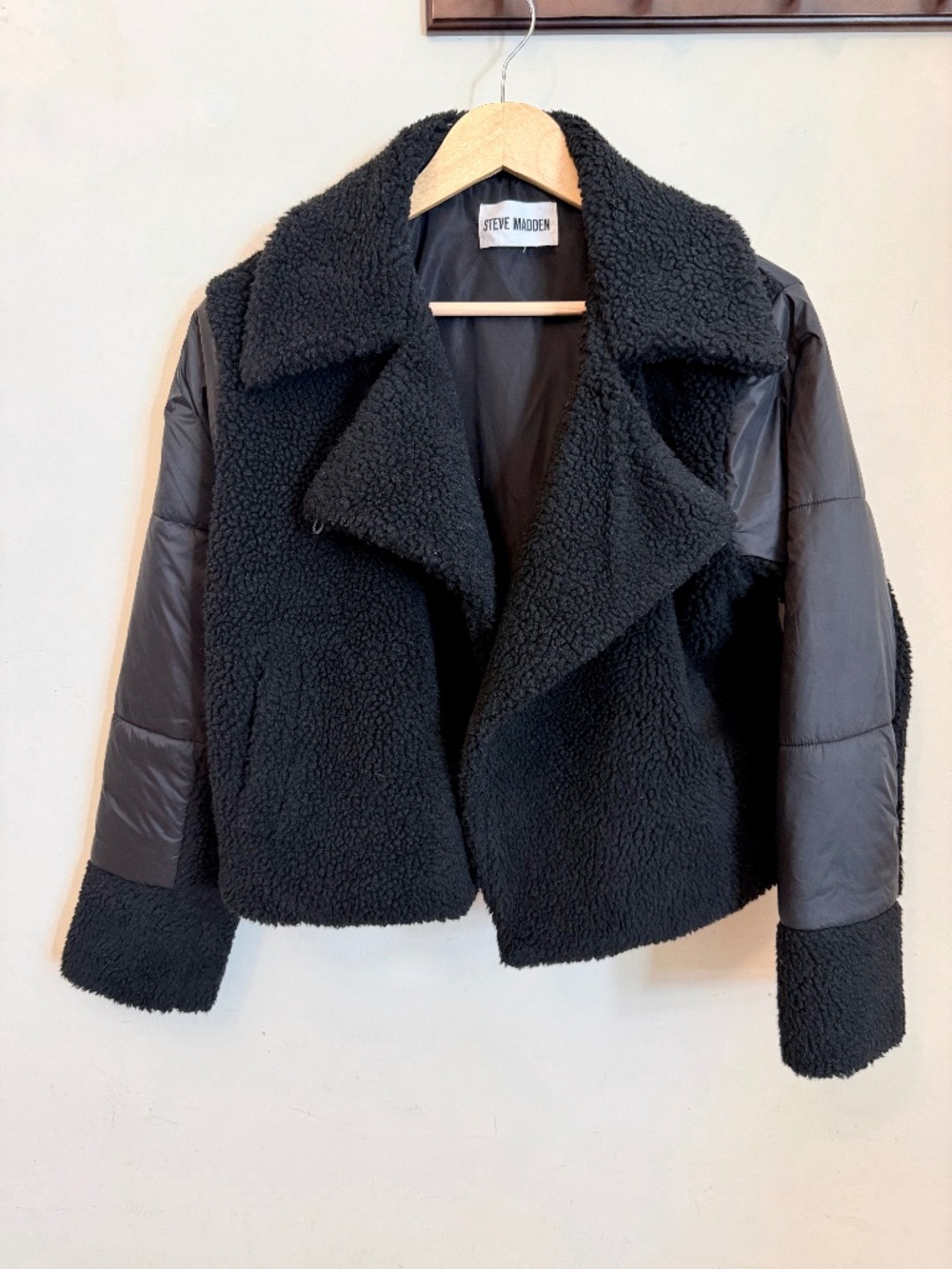 Steve Madden  Faux Fur Short Puffer Jacket Black M